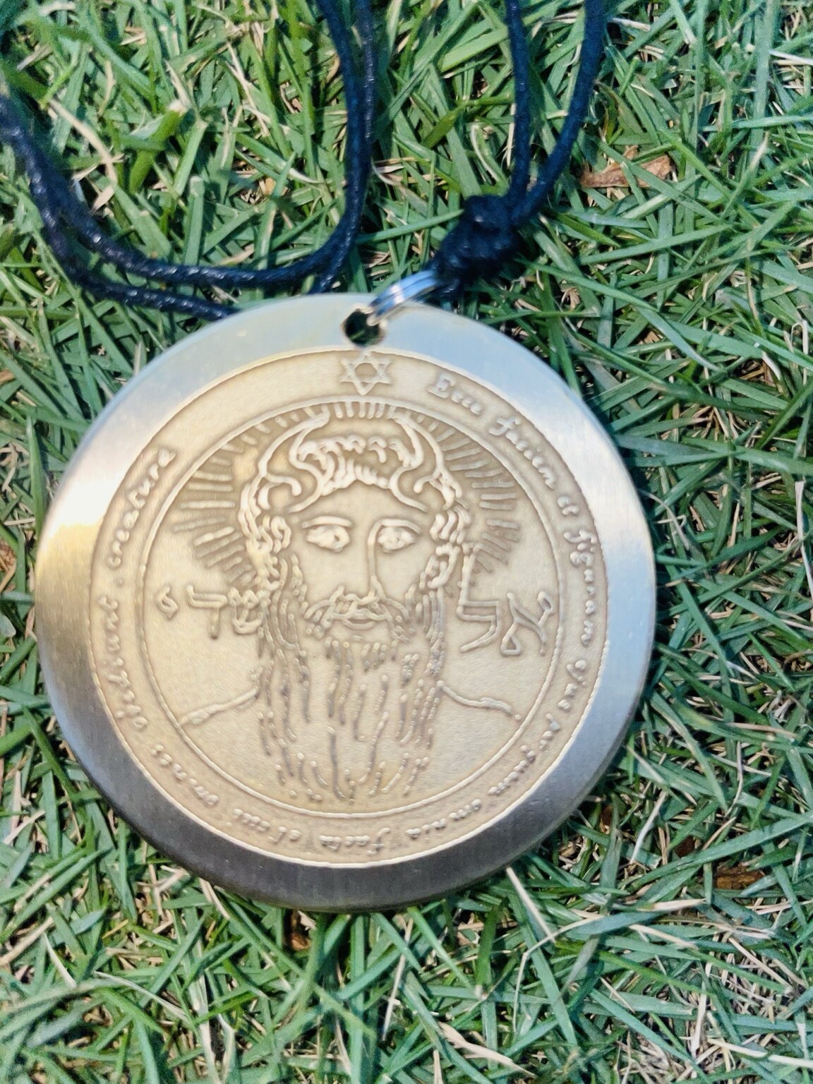 Reverse side of an original engraved two-sided medallion produced by 818